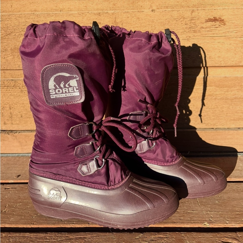 Sorel Haufman women’s boots with liner. Vintage. Size 8. Raspberry/purple